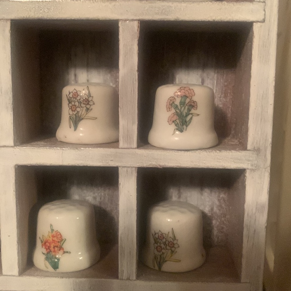 Porcelain Flower Thimble Collection! - Picture 5 of 5